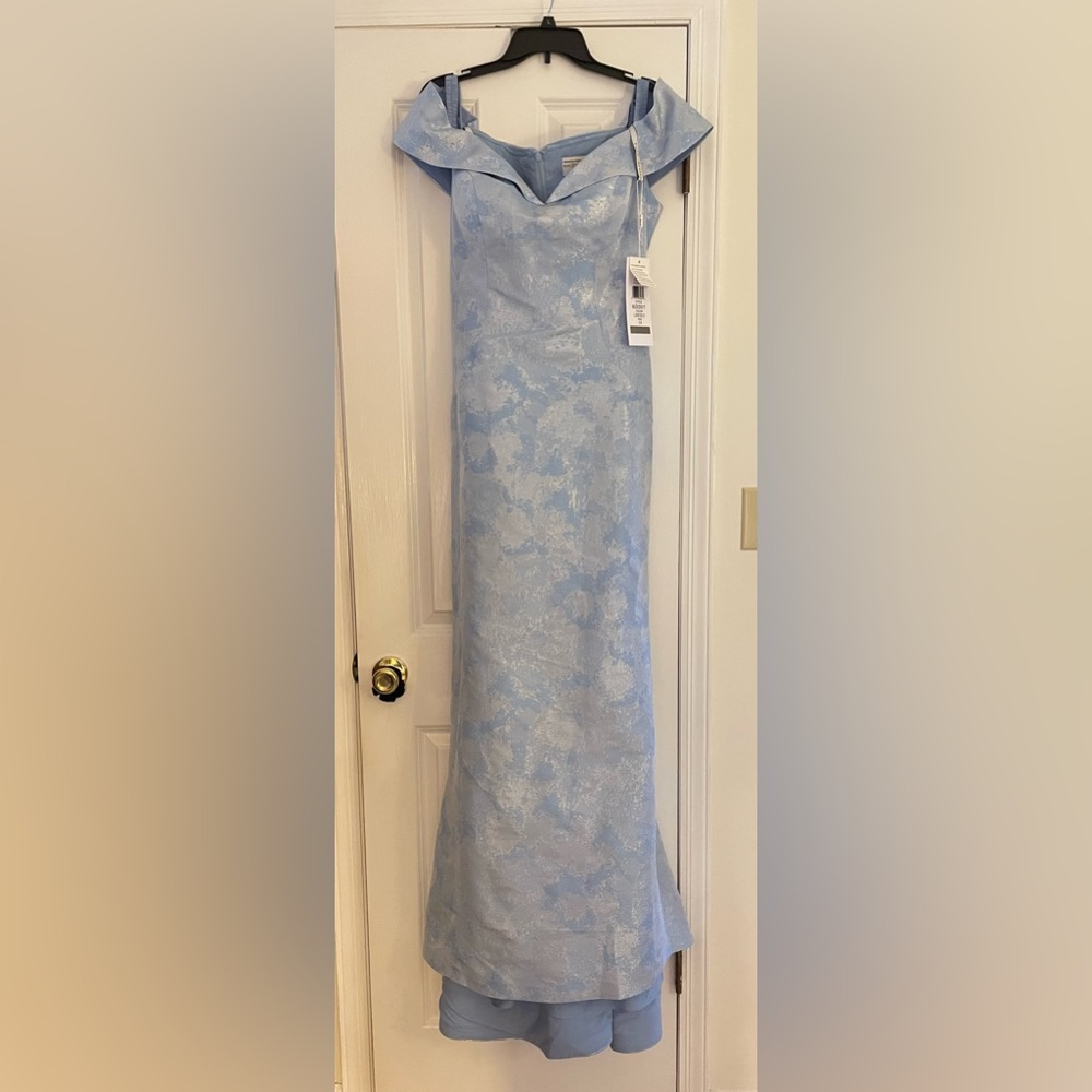 BNWT Rina DiMontella cap sleeve jacquard light blue gown size 14